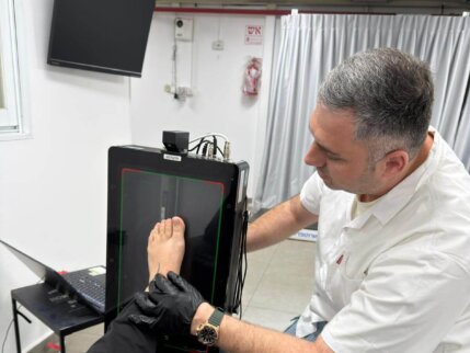 מדרסים לפלטפוס: המדריך השלם להתאמה נכונה, הפחתת כאב ושיפור היציבה